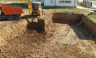 Рытье котлованов под фундамент в Горячем Ключе – цена от 2550 руб. за м3 | 2Землекопа-Грч