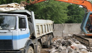 Вывоз строительного мусора с участка в Горячем Ключе недорого от 1530 руб. | 2Землекопа-Грч